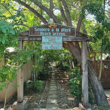 Tsunami Hostel Tamarindo Exterior foto