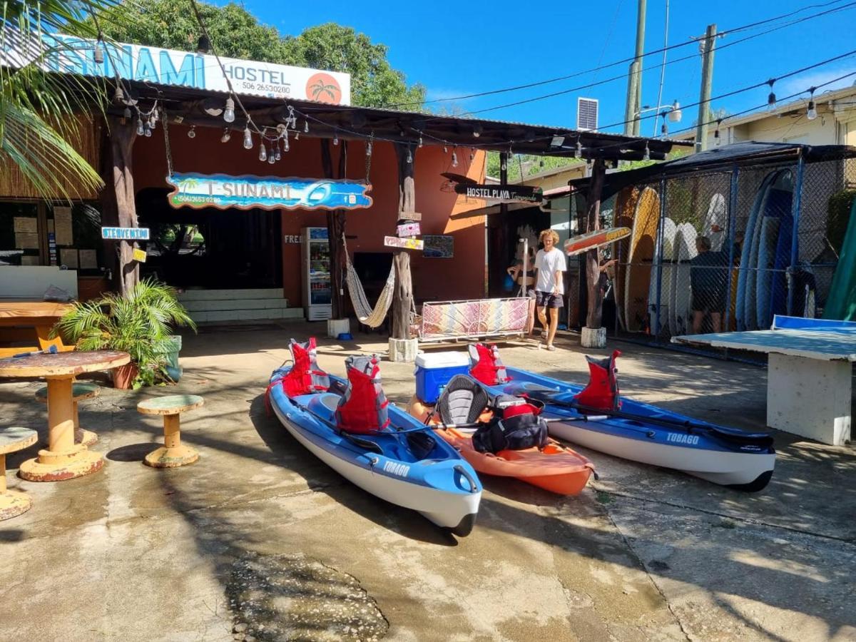 Tsunami Hostel Tamarindo Exterior foto